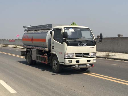 東風(fēng)多利卡流動(dòng)加油車專威牌HTW5070GJYEC型加油車