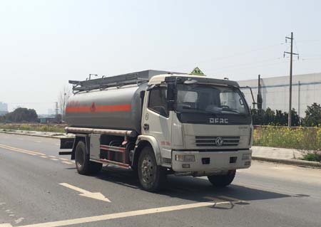 東風(fēng)大多利卡8噸油罐車