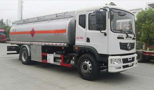 專威牌HTW5180GYYEZC型運(yùn)油車