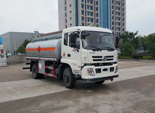 專威牌HTW5168GYYEXC型運油車