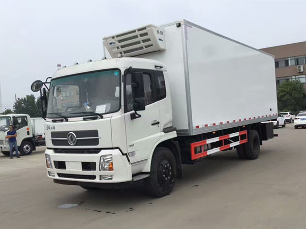 東風(fēng)天錦7.8米冷藏車